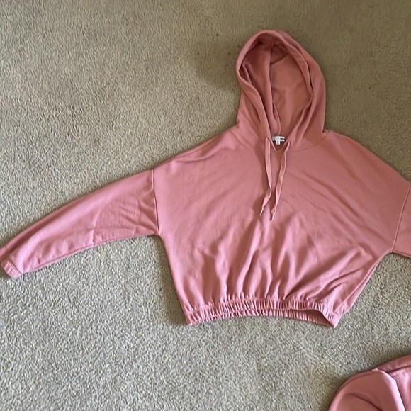 Dusty pink Fashion Nova 2piece sweat shirt and sweat pants. - Picture 5 of 6